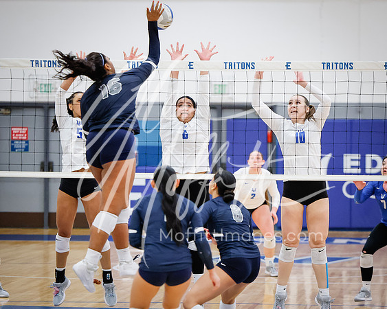 Bellevue at ECC Volleyball ECC 2025-11-05_3145