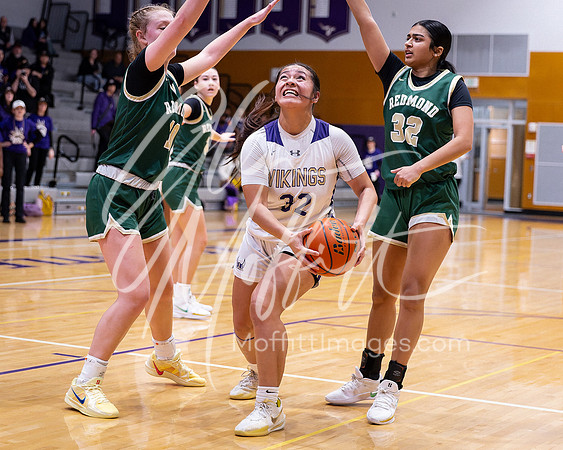 202-02-18 Redmond at Lake Stevens Girls BB Playoff_6589-20250218-DxO_DeepPRIME XD2s