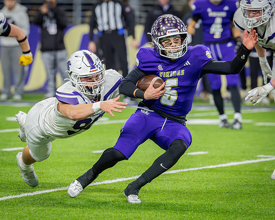 2025-12-06 Sumner v Lake Stevens State final Football Playoff_5822-Edit