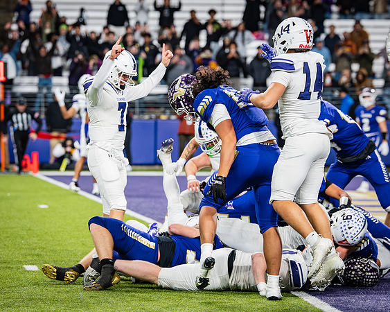 2025-12-06 Sumner v Lake Stevens State final Football Playoff_7532