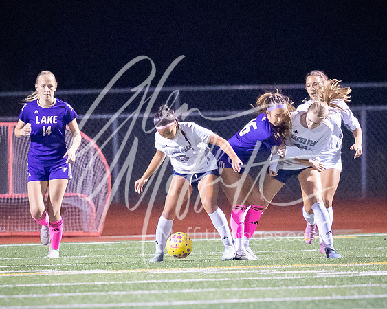 2026-10-13_glacier_peak_vs_Lake_Stevens_girls_soccer_1162-66