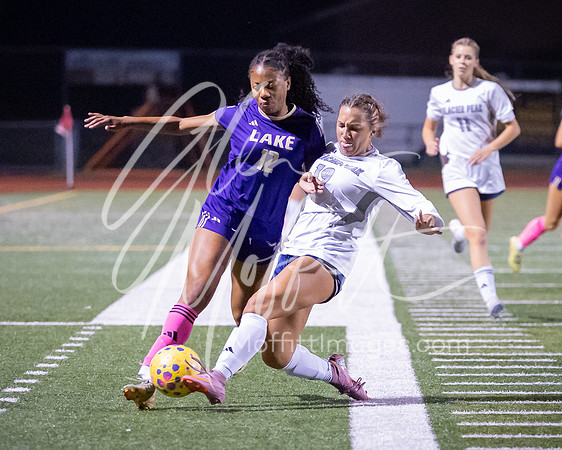 2026-10-13_glacier_peak_vs_Lake_Stevens_girls_soccer_1464-89
