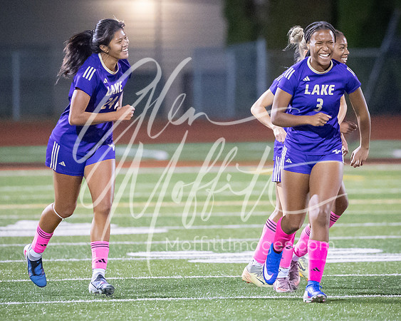 2026-10-13_glacier_peak_vs_Lake_Stevens_girls_soccer_2444-147