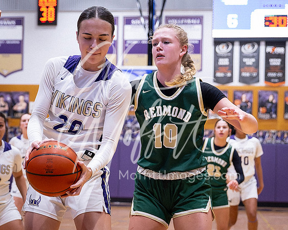 202-02-18 Redmond at Lake Stevens Girls BB Playoff_1121-20250218-DxO_DeepPRIME XD2s