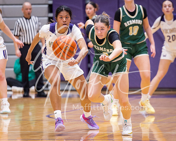 202-02-18 Redmond at Lake Stevens Girls BB Playoff_3290-20250218-DxO_DeepPRIME XD2s