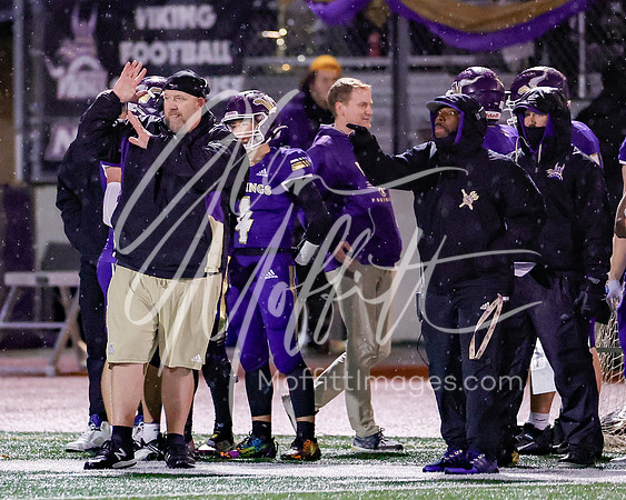 vnn_20231110_woodnvle_at_LS_Var_Football_playoff_5124
