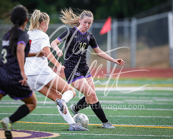 09.24.22 lincoln at Lk Stevens var Grl Socc gdm-8253