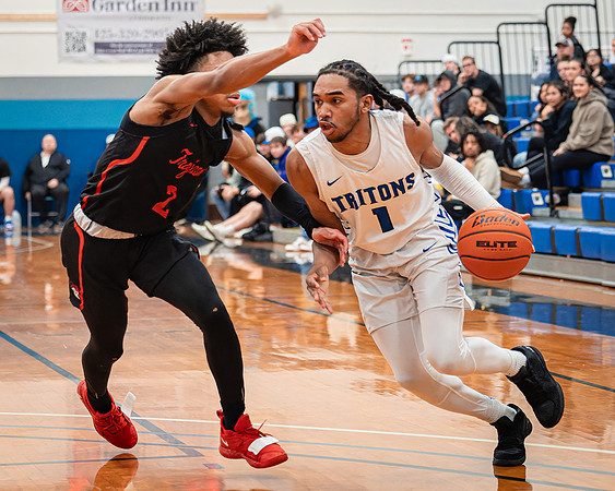 DxO_DeepPRIMEXD_ECC_20240207_Edmonds_College_v_Everett_CC_BB_8086-CR3