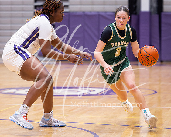 202-02-18 Redmond at Lake Stevens Girls BB Playoff_2373-20250218-DxO_DeepPRIME XD2s