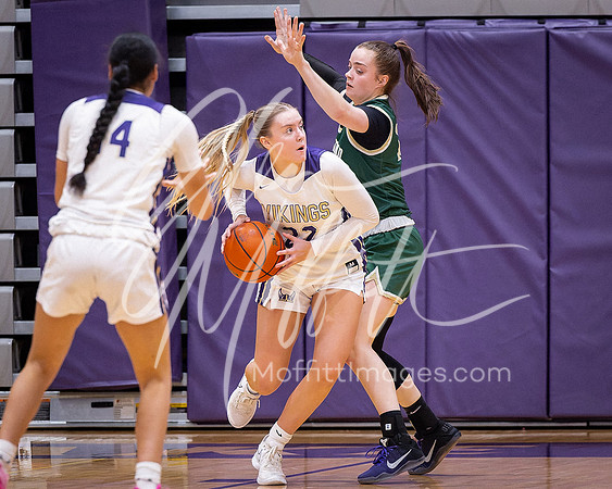 202-02-18 Redmond at Lake Stevens Girls BB Playoff_1801-20250218-DxO_DeepPRIME XD2s