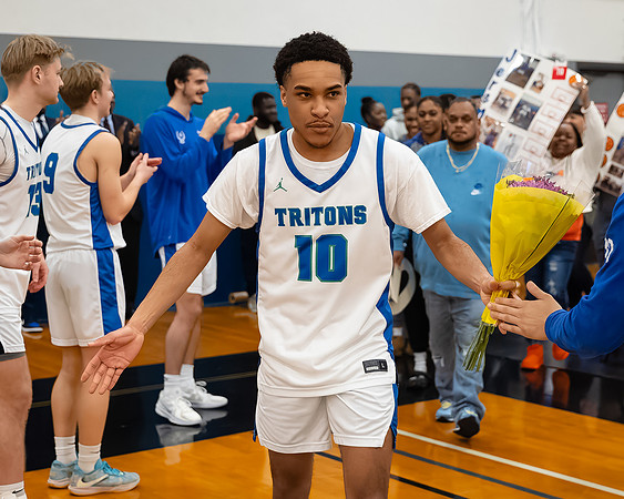 2025-02-22 Bellevue CC vs ECC BB_0302-20250222-DxO_DeepPRIME XD2s