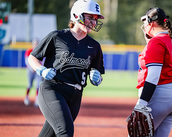 Edmonds_College_v_Skagit_2024_05_01_Softball_1223